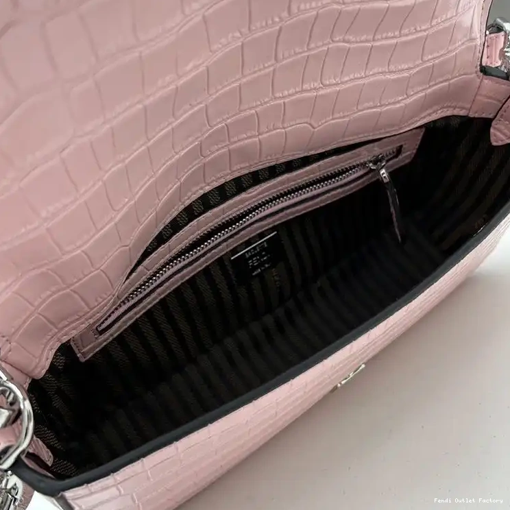Vintage HOT Re-Edition Leather Baguette Fendi Crocodile Bag Medium Pink In 0417